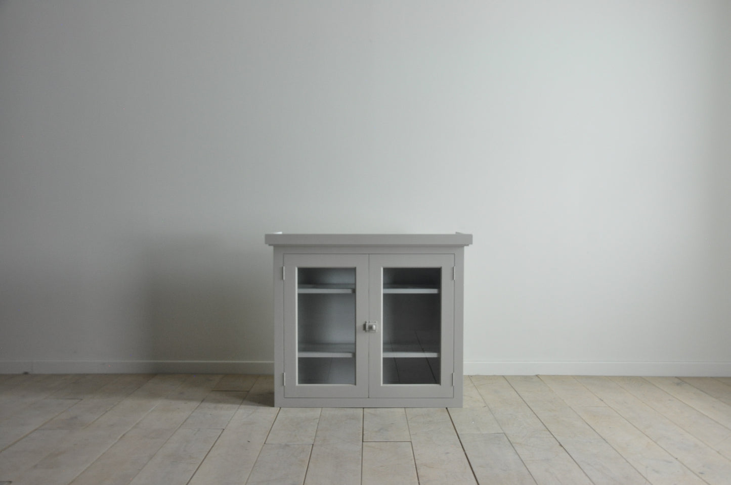 Neptune Henley 920 glazed double wall cabinet with cornice