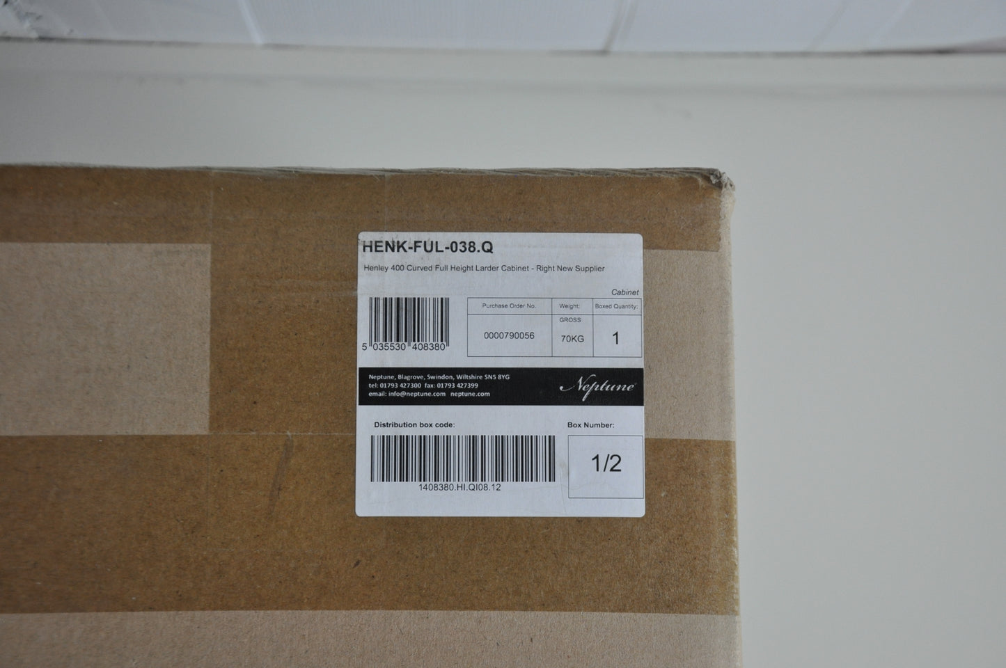 Neptune Henley 400 full height curved larder right-opening