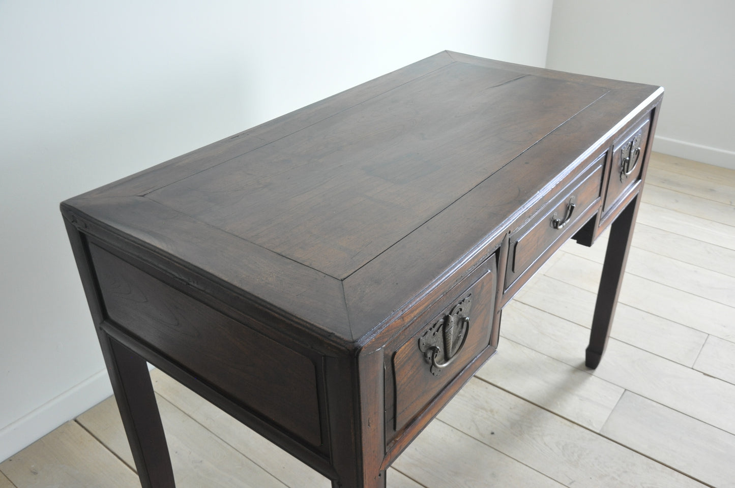 Chinese console table / sideboard with 3 drawers