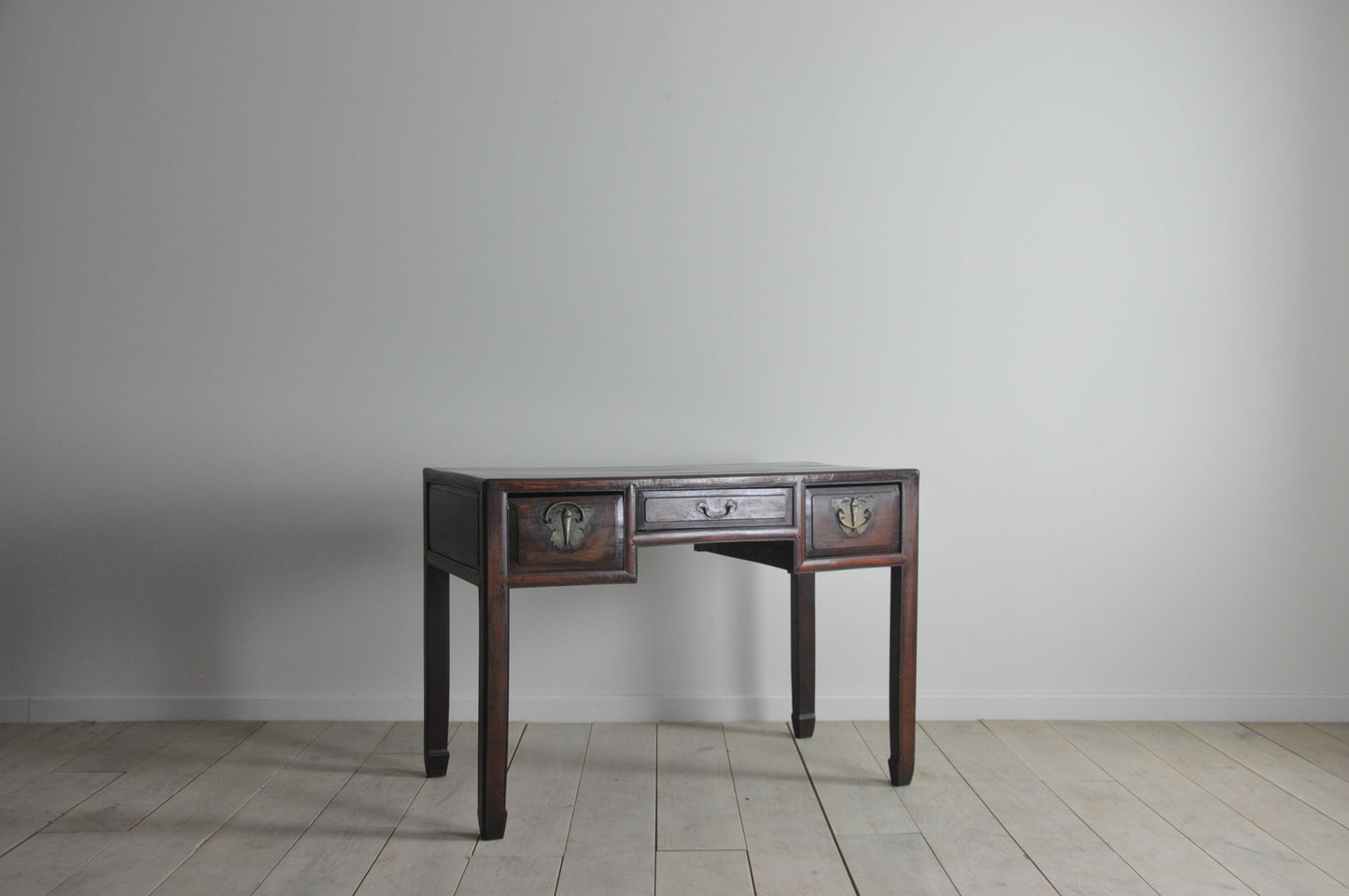 Chinese console table / sideboard with 3 drawers