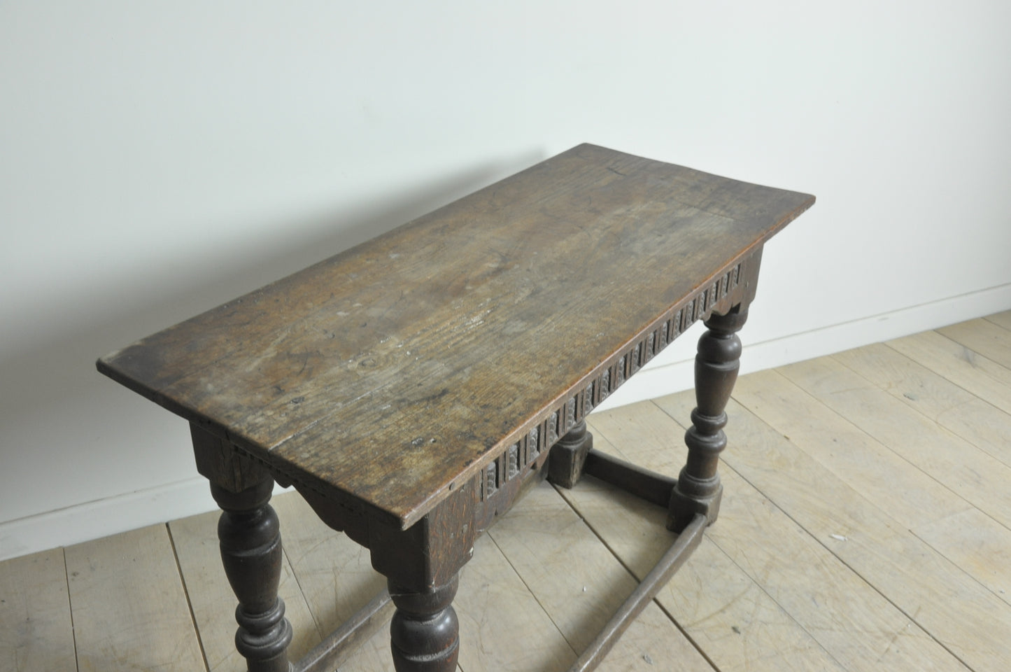 C17th oak side / console / centre table