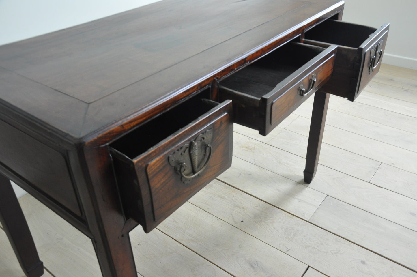 Chinese console table / sideboard with 3 drawers