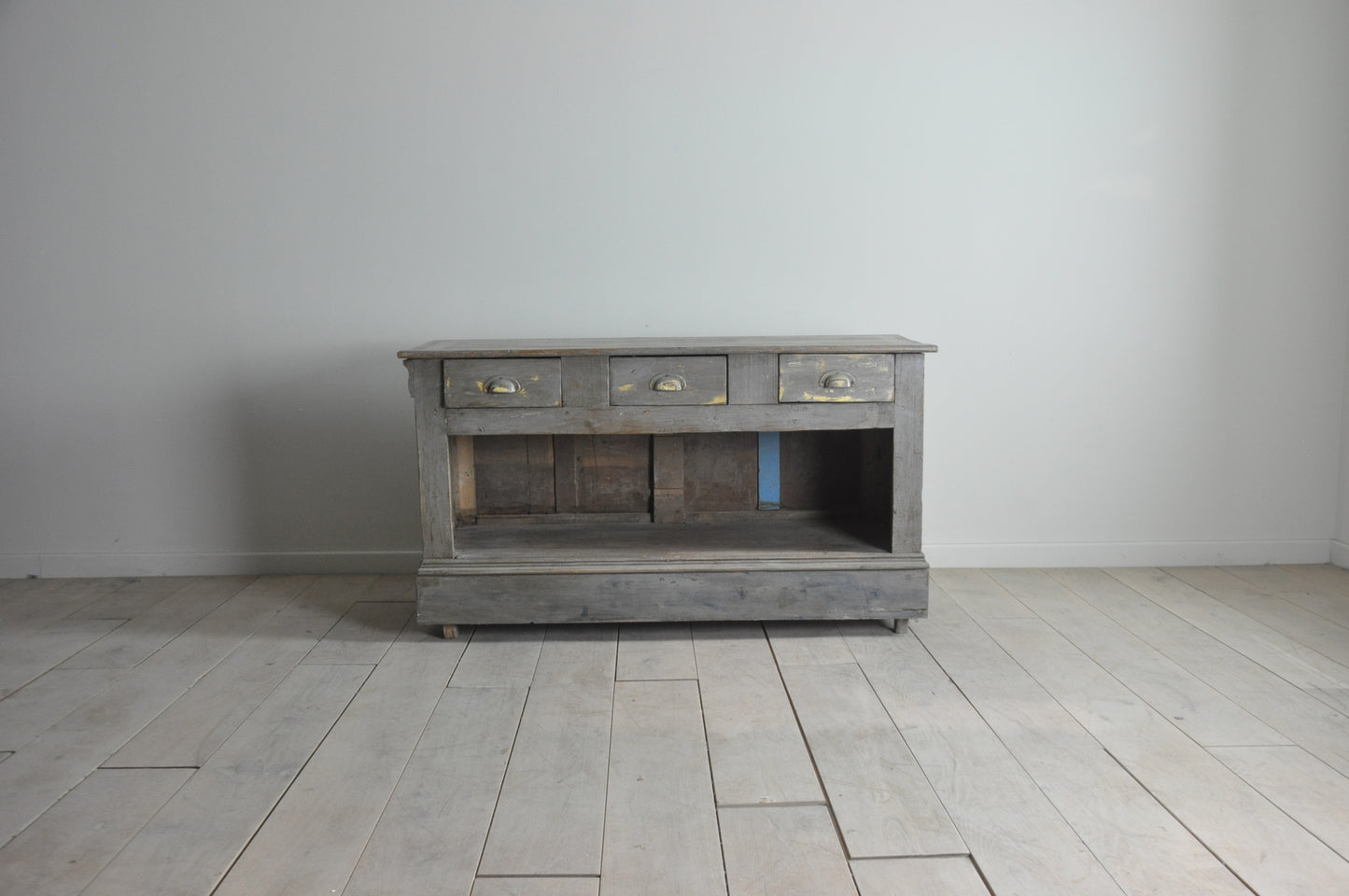 Old French shop counter with 3 drawers