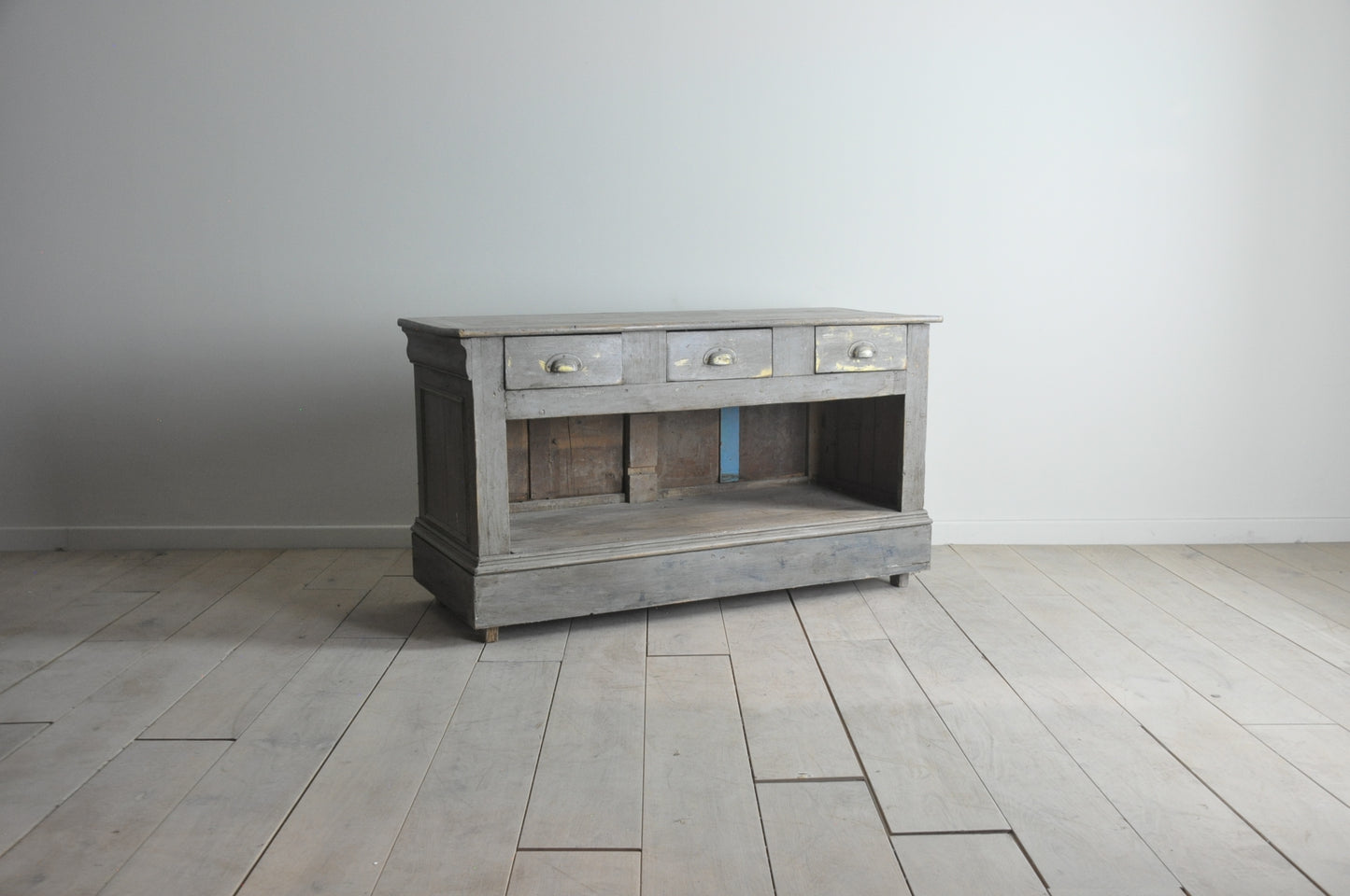 Old French shop counter with 3 drawers