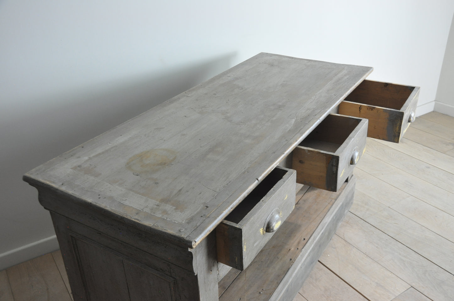 Old French shop counter with 3 drawers