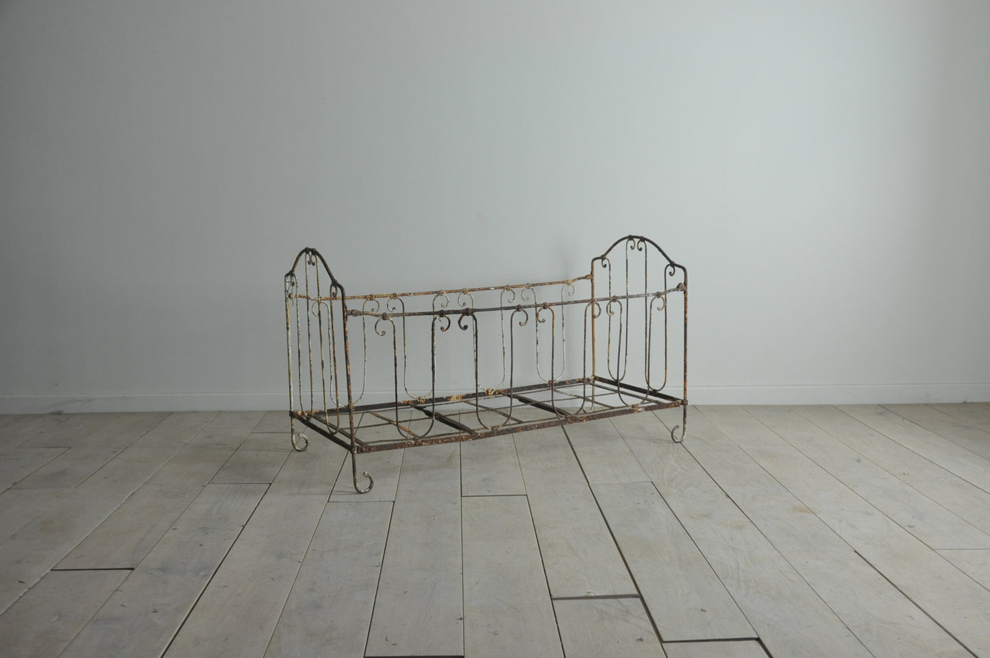 Old French metal bed