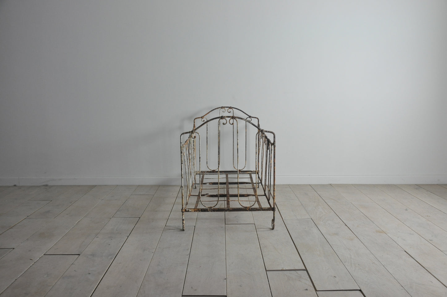 Old French metal bed