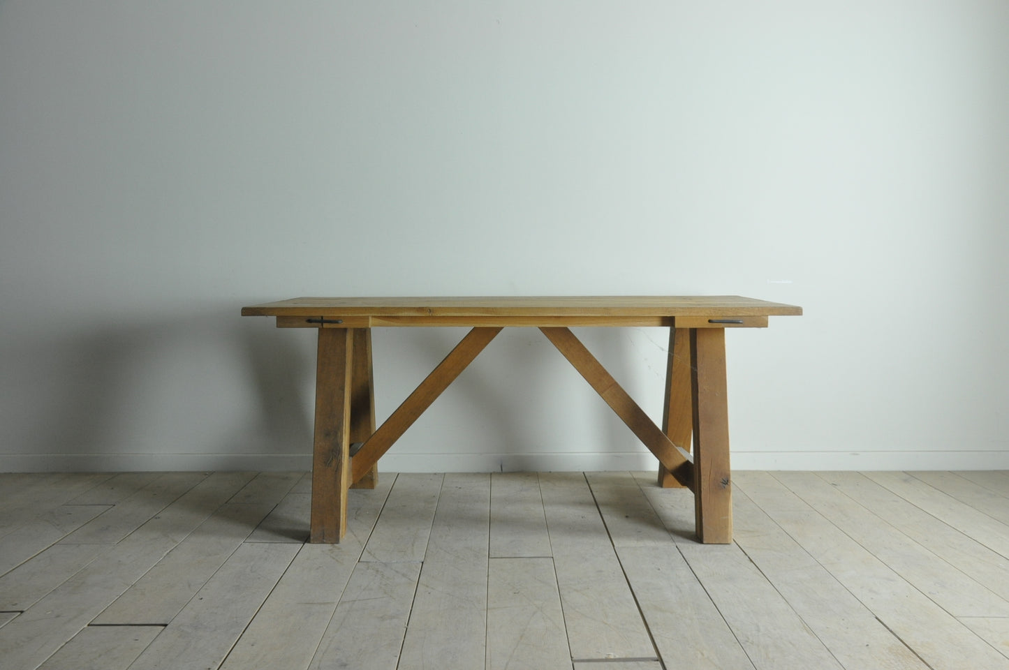 Razlog 6-8 seater rectangular seasoned oak table