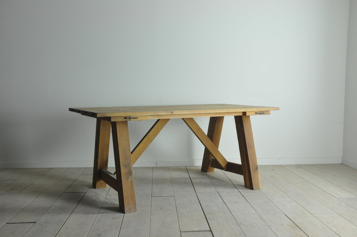 Razlog 6-8 seater rectangular seasoned oak table