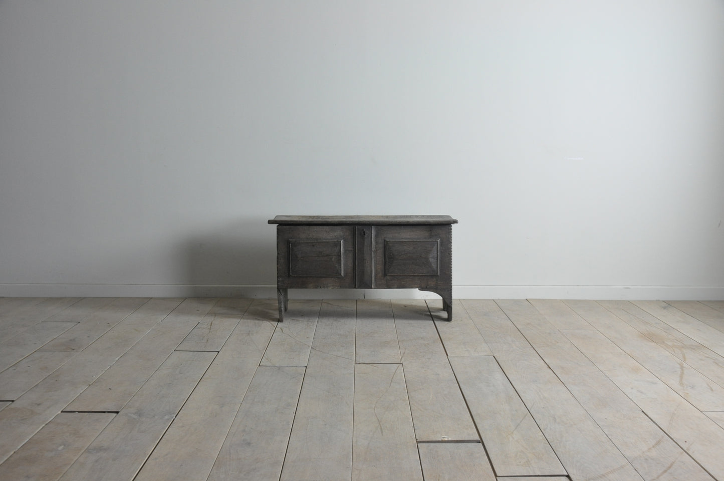 C17th dry oak 6-plank coffer of lovely light colour