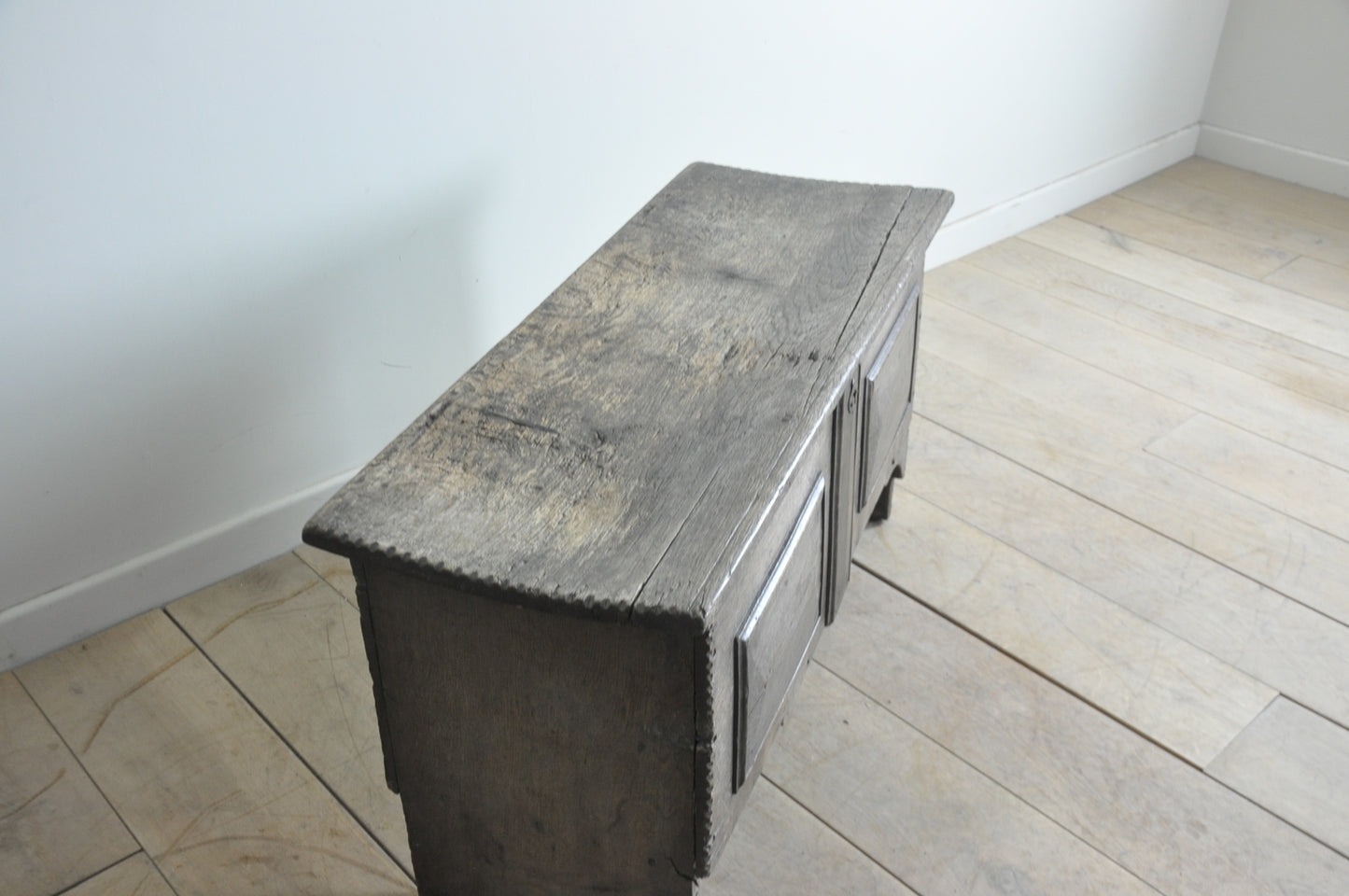 C17th dry oak 6-plank coffer of lovely light colour