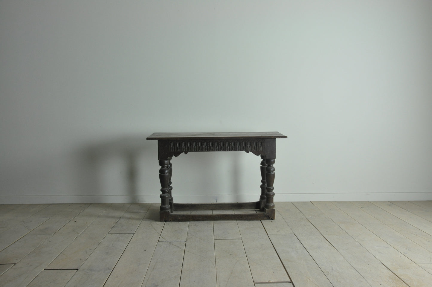 C17th oak side / console / centre table